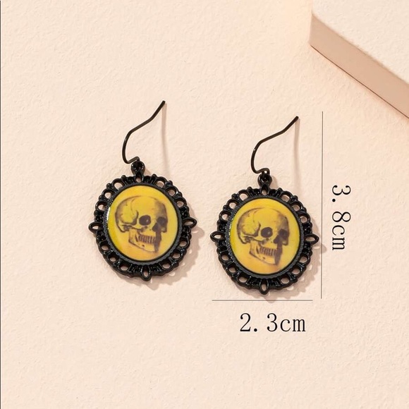 Vintage Style Skull Medallion Dangle Earrings - Picture 6 of 6